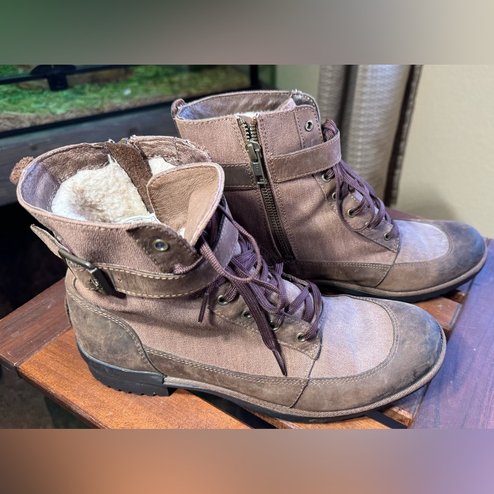 Women’s UGG Tulane Sherpa Lined Waterproof Boots Size 9